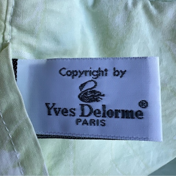 Yves Delorme French Floral Quilted Euro Sham White Mint Green Scallop Edge GUC - Picture 9 of 11